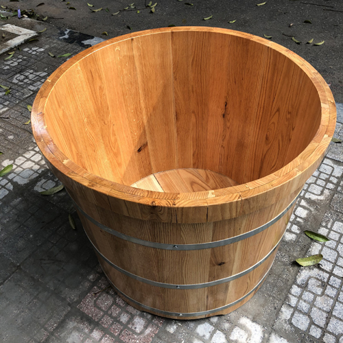Bồn tắm gỗ hình tròn
